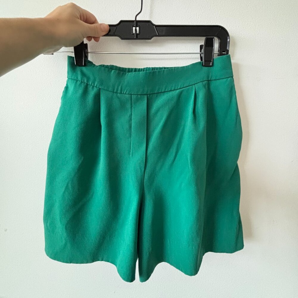 Aritzia green trouser shorts, size 2